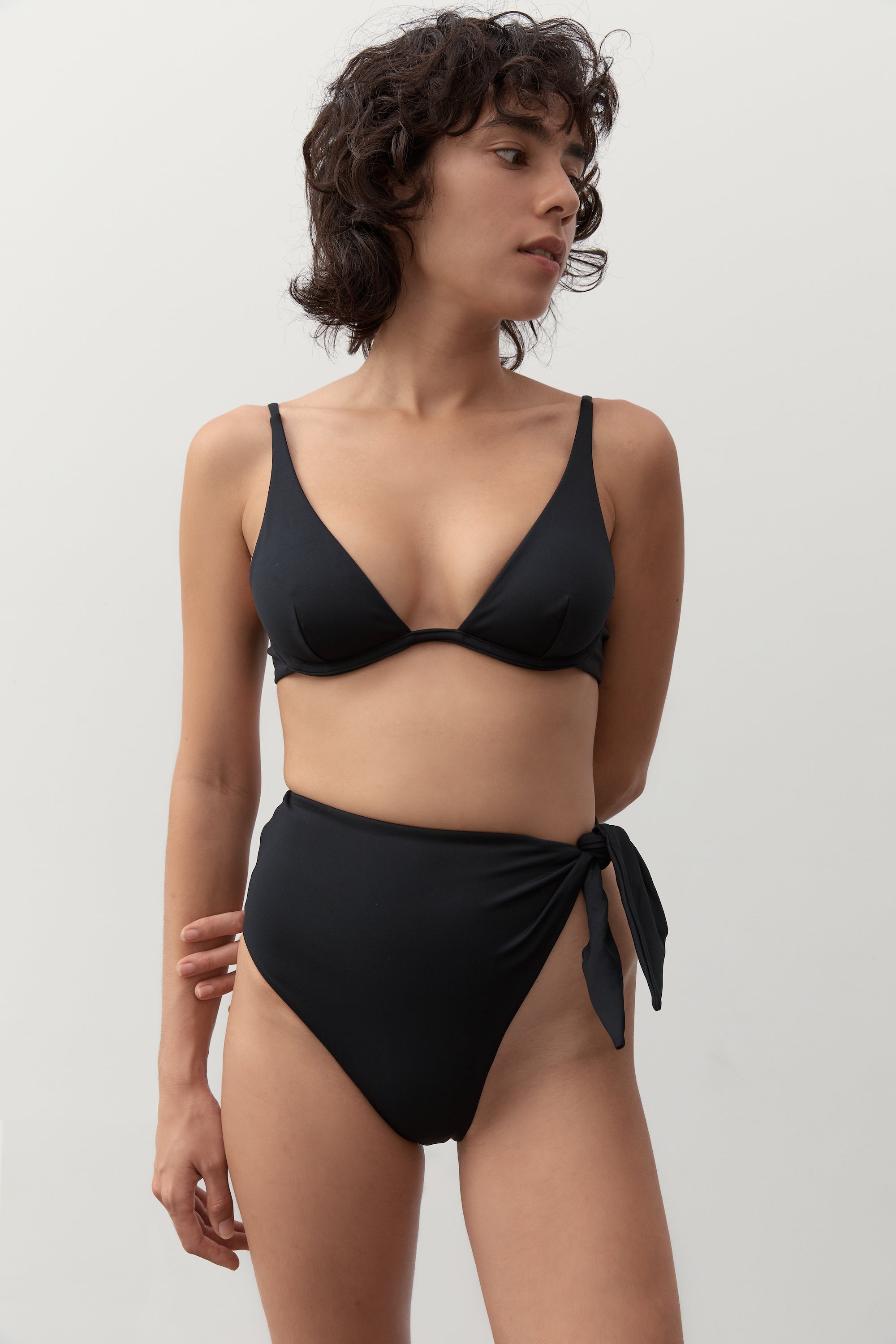 Black swimsuits with underwire online